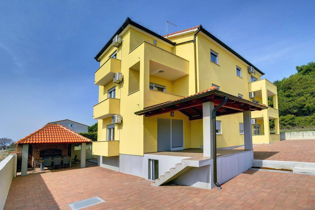Apartments Kralj Medulin Buitenkant foto