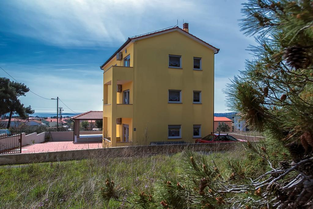 Apartments Kralj Medulin Buitenkant foto
